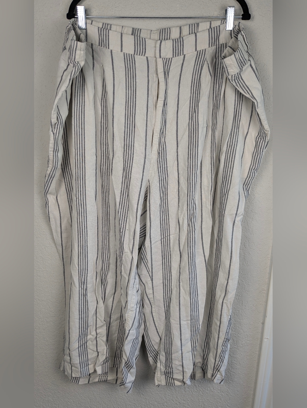 Old Navy 4X Linen Blend Pants Cropped Pockets Cream Gray Stripes READ BELOW